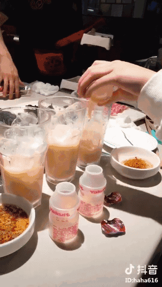 如何通过国际美食吸引更多的年轻消费者