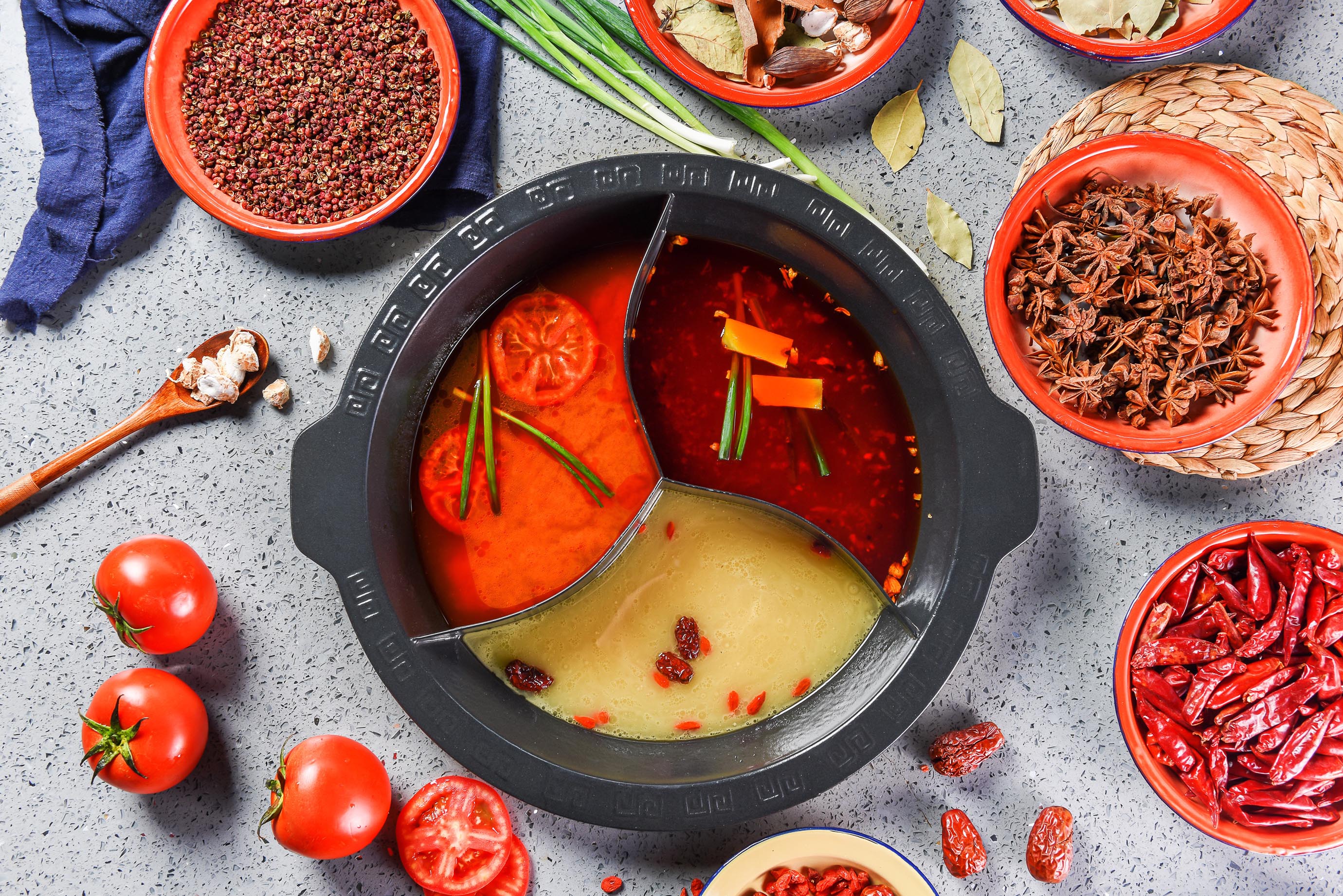 如何在火锅中加入地方特色食材