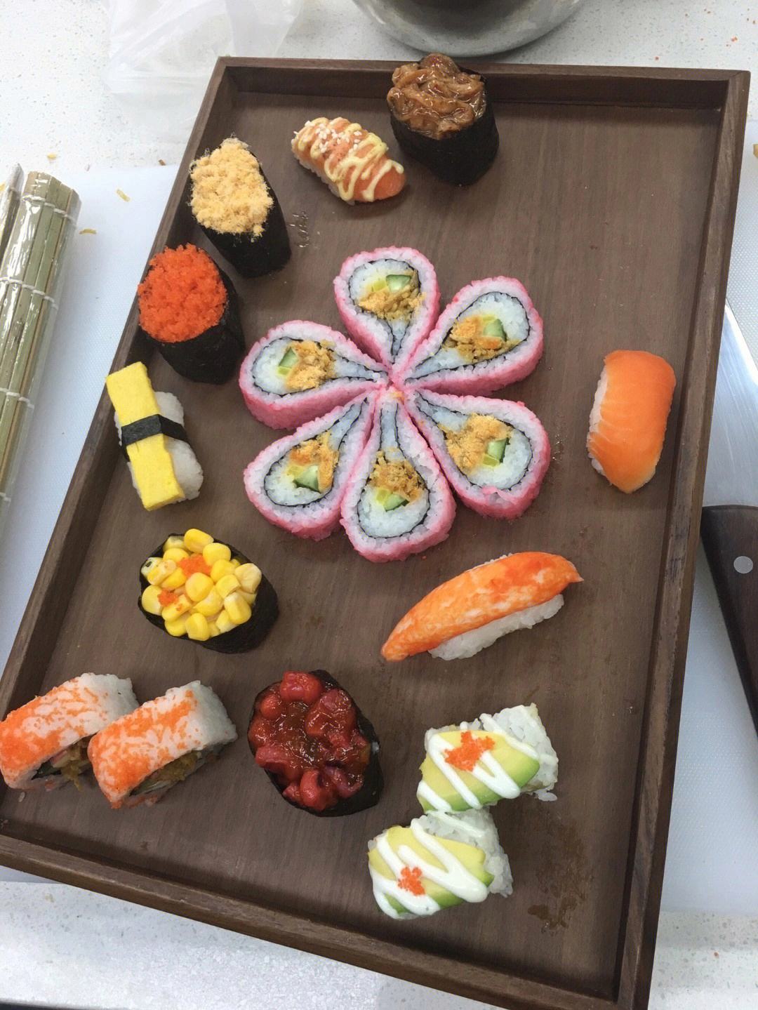 如何利用传统技术制作手工寿司
