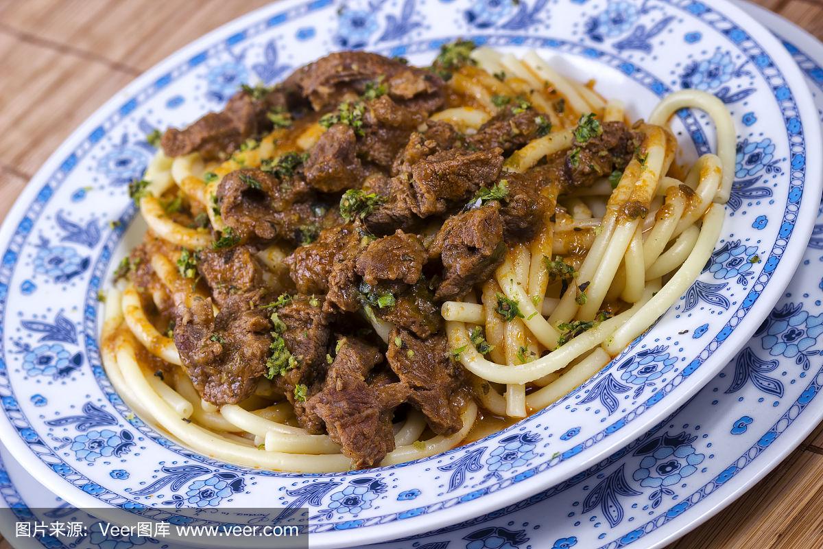 炖牛肉可以配哪些面食
