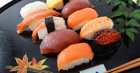 如何评估寿司在日本饮食文化中的传承
