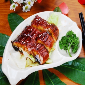 如何利用季节性食材丰富鳗鱼寿司